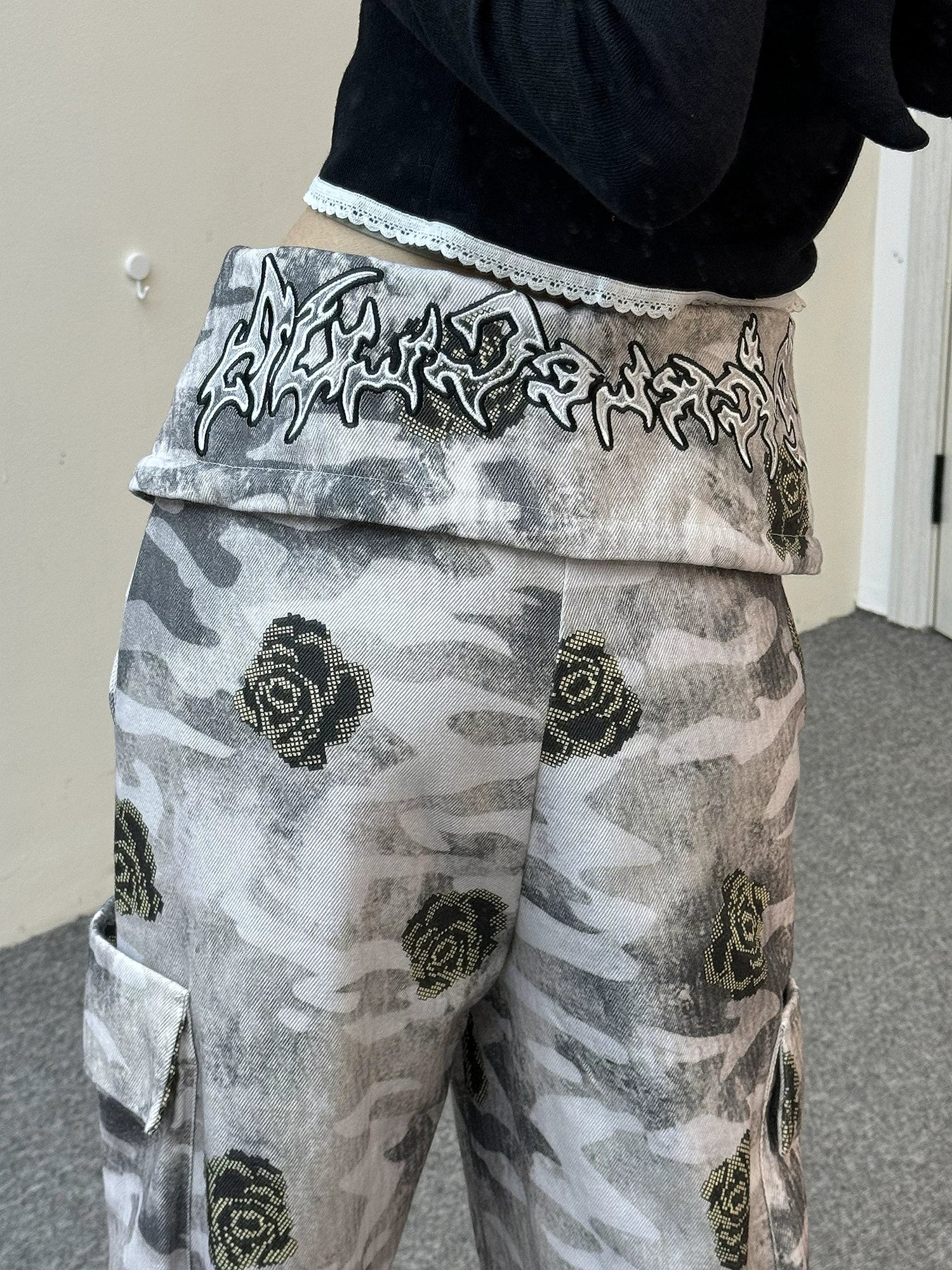 【26s Apr.】Ghost Rose Camo Cargo Pants