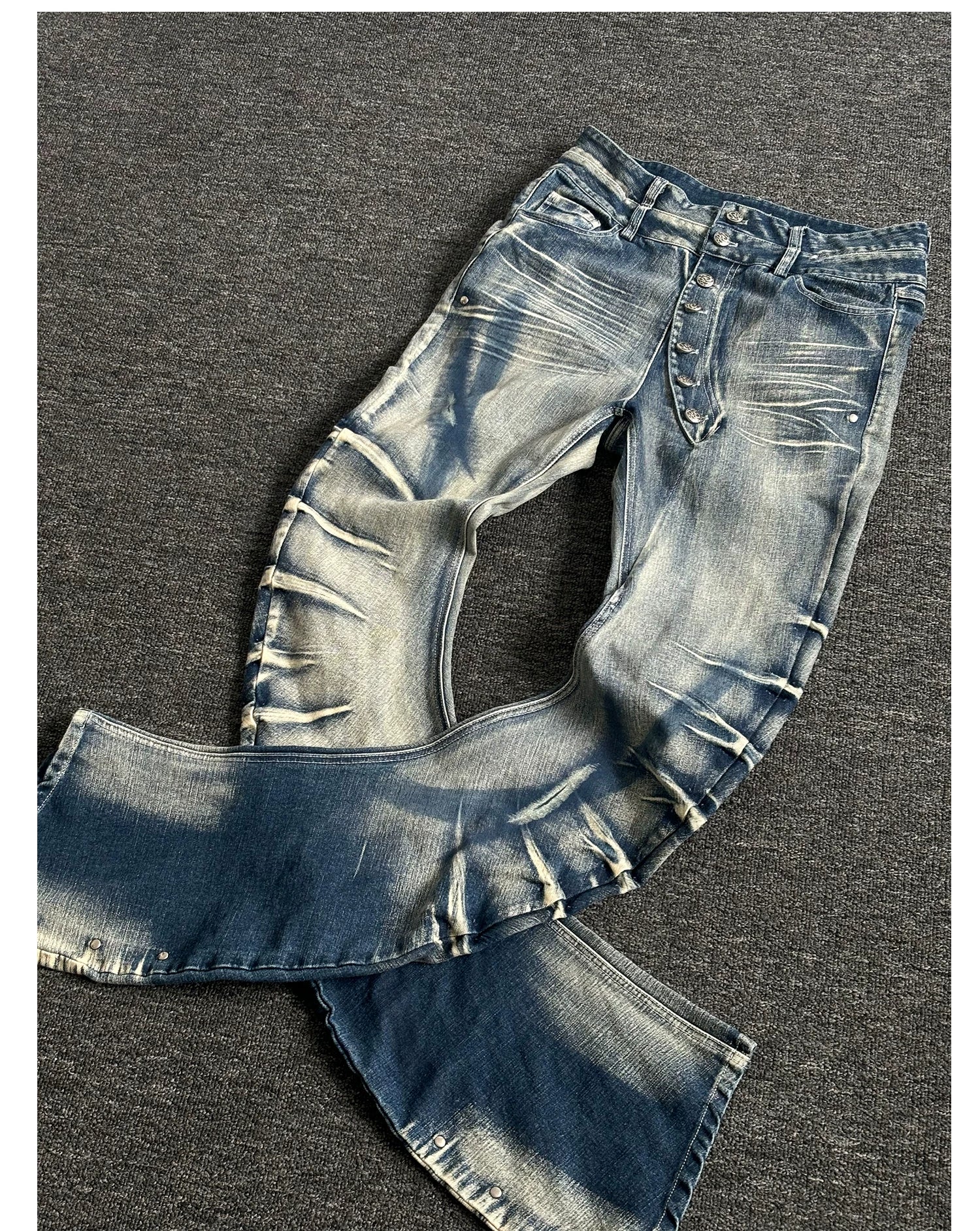 【26s Jan.】Blade-Washed Curved Fit Stretch Denim Jeans