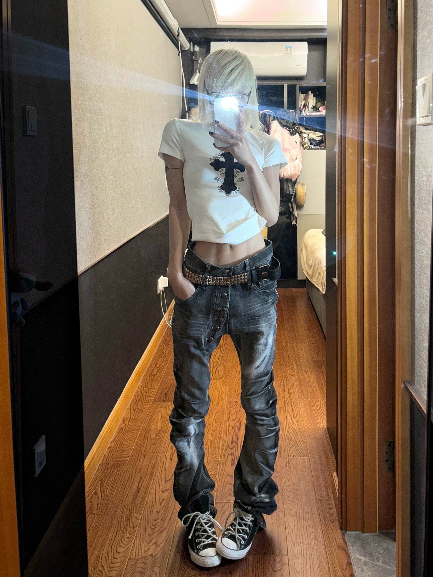 【26s Jan.】Blade-Washed Curved Fit Stretch Denim Jeans