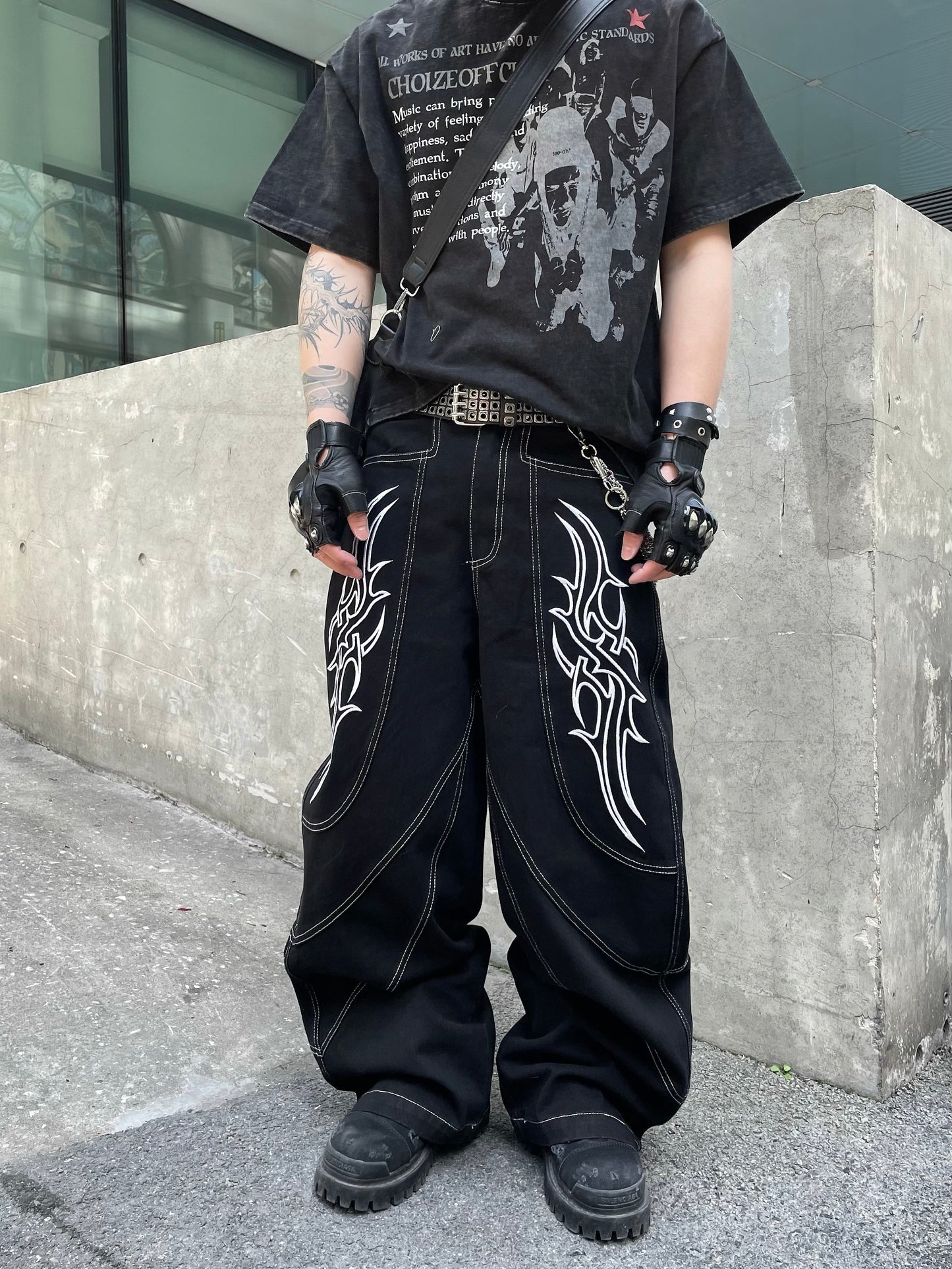 【25s Mar.】Straight Cut Embroidered Denim Pants