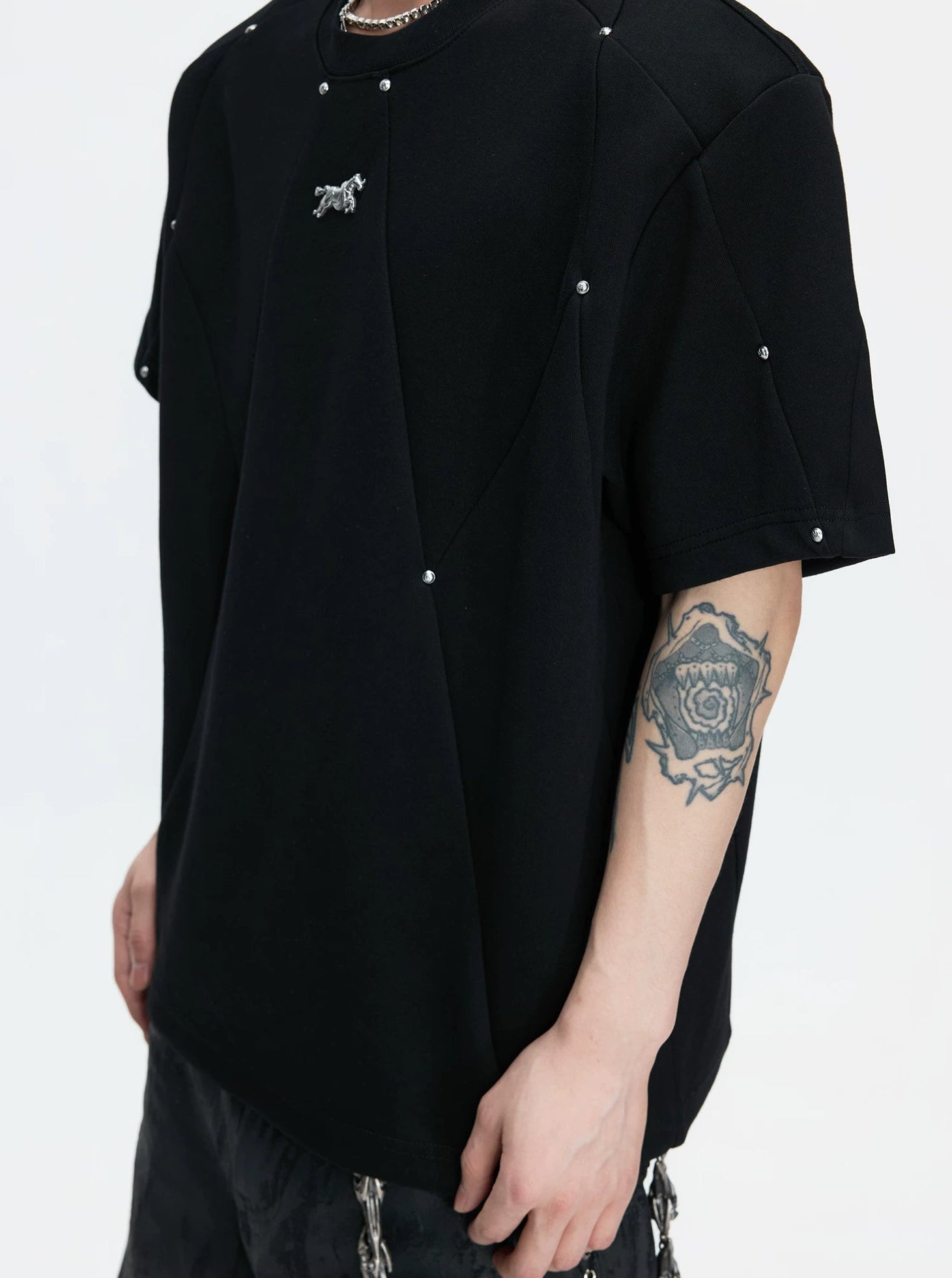 【26s May】Studded Deconstructed Boxy Shoulder Tee