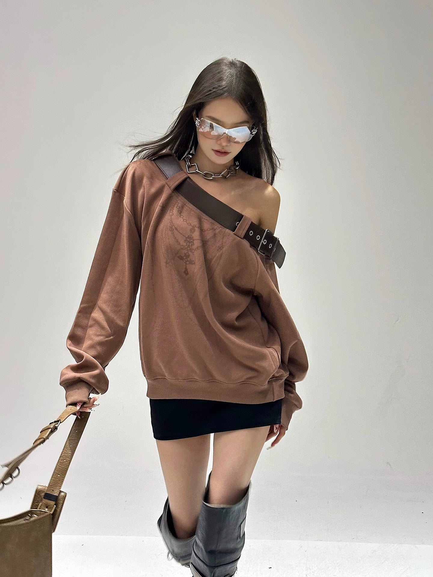【25s Sep.】Belt with Off-shoulder Lazy Style Sweatshirt