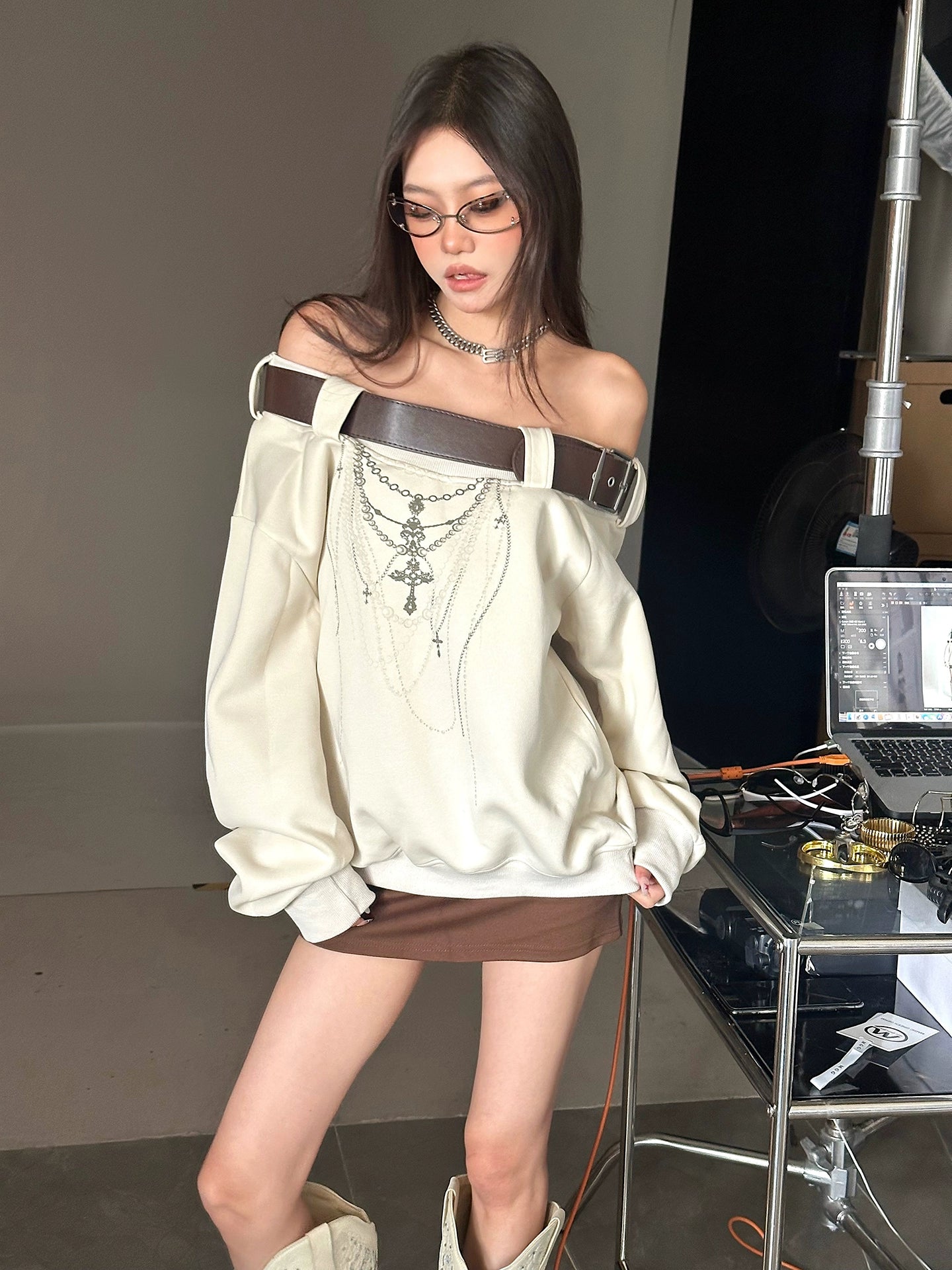 【25s Sep.】Belt with Off-shoulder Lazy Style Sweatshirt