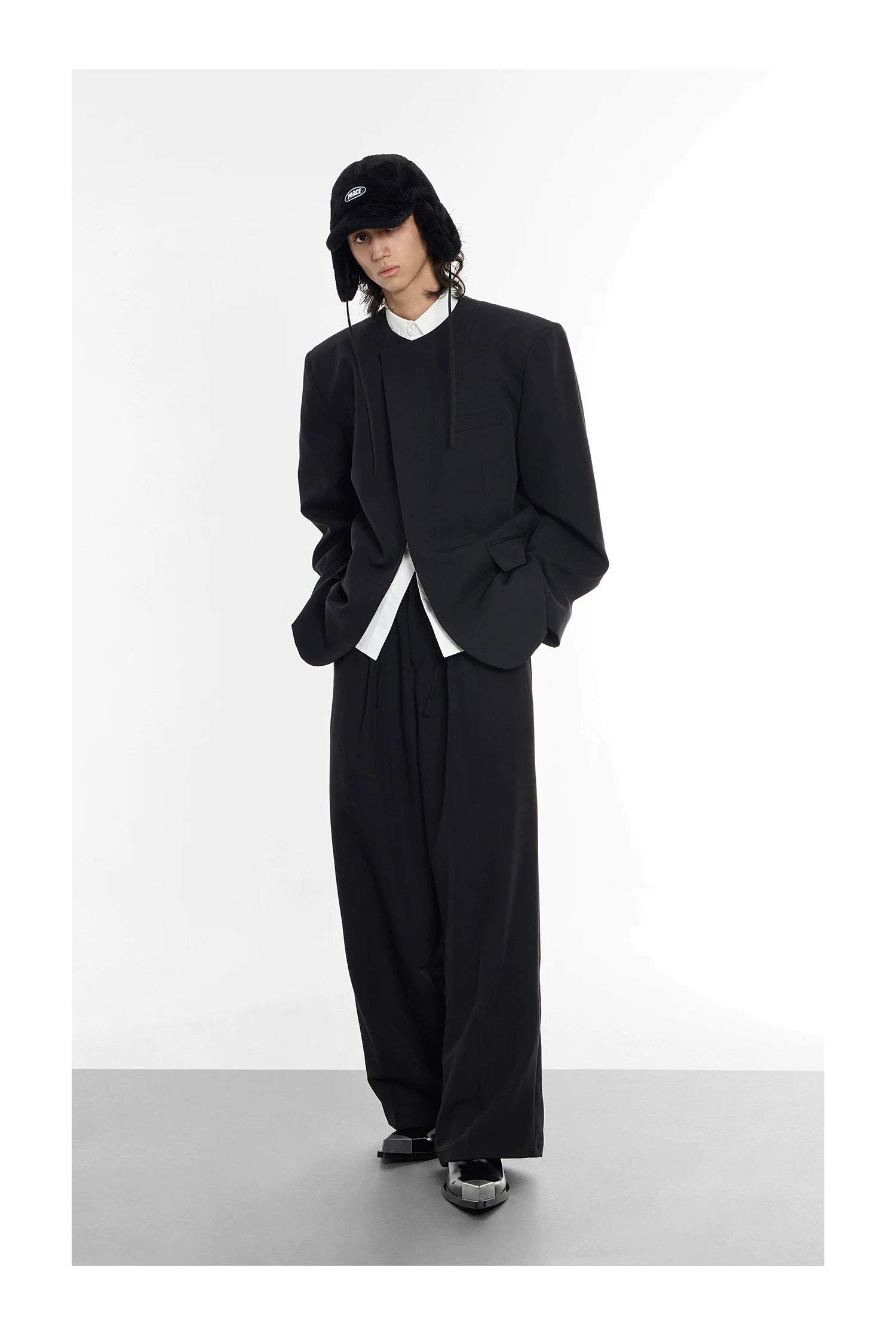 Minimal Round Neck Blazer