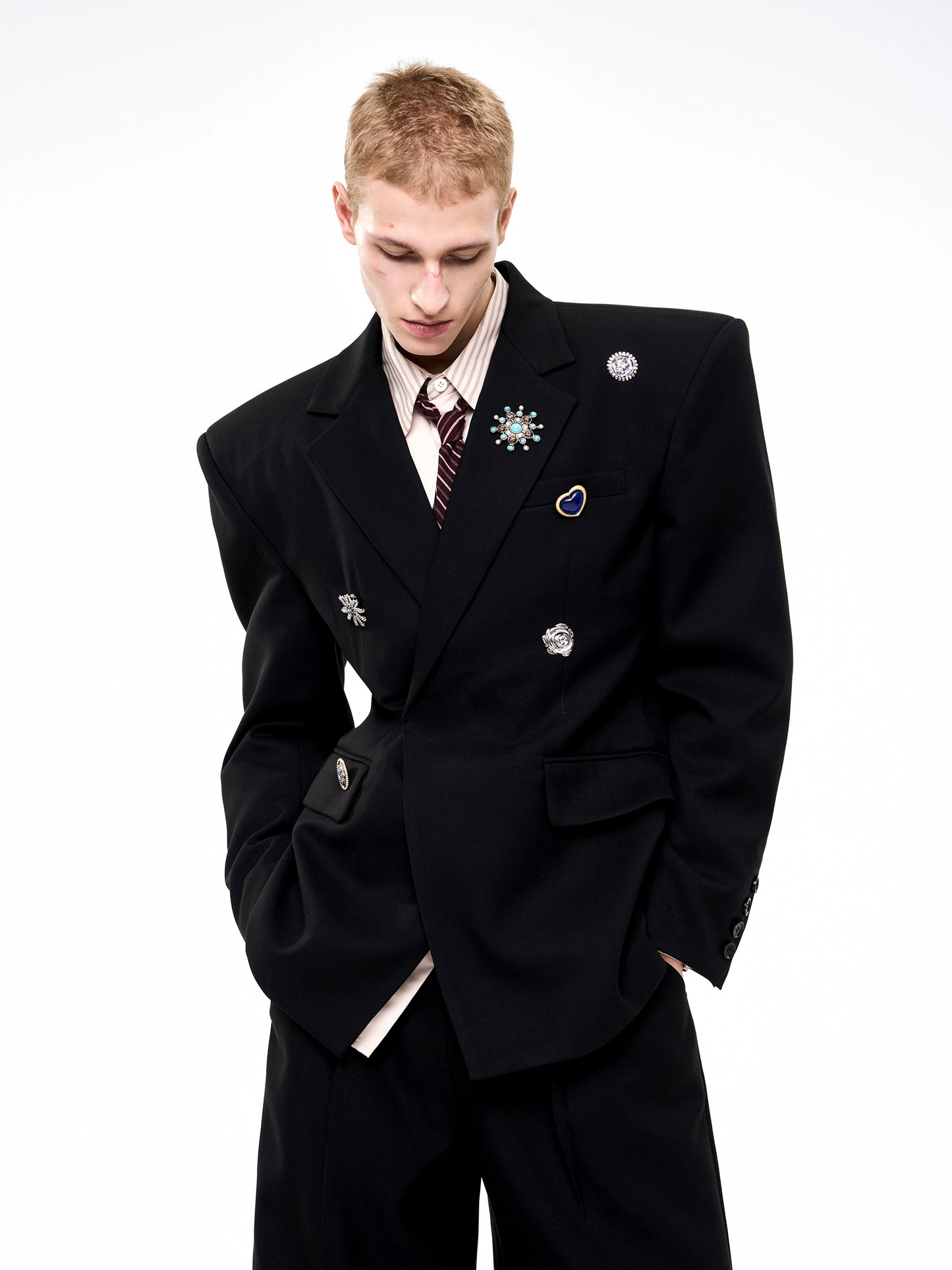 High-end Luxury Metal Brooch Suit / Pants