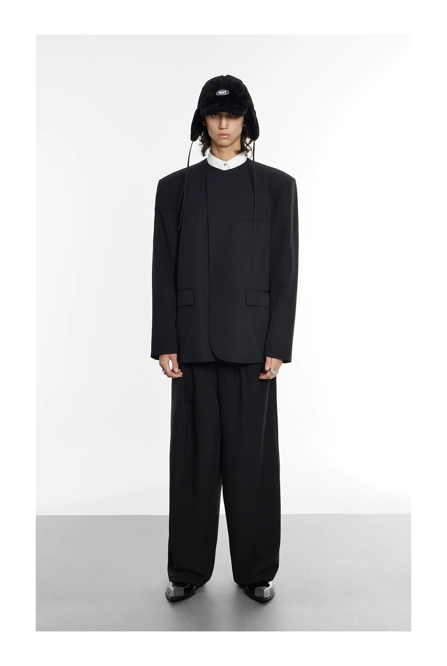 Minimal Round Neck Blazer