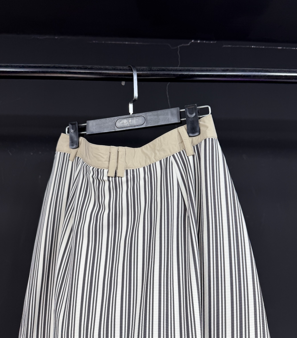 New Stripe Relaxed Pleated Flared Pants