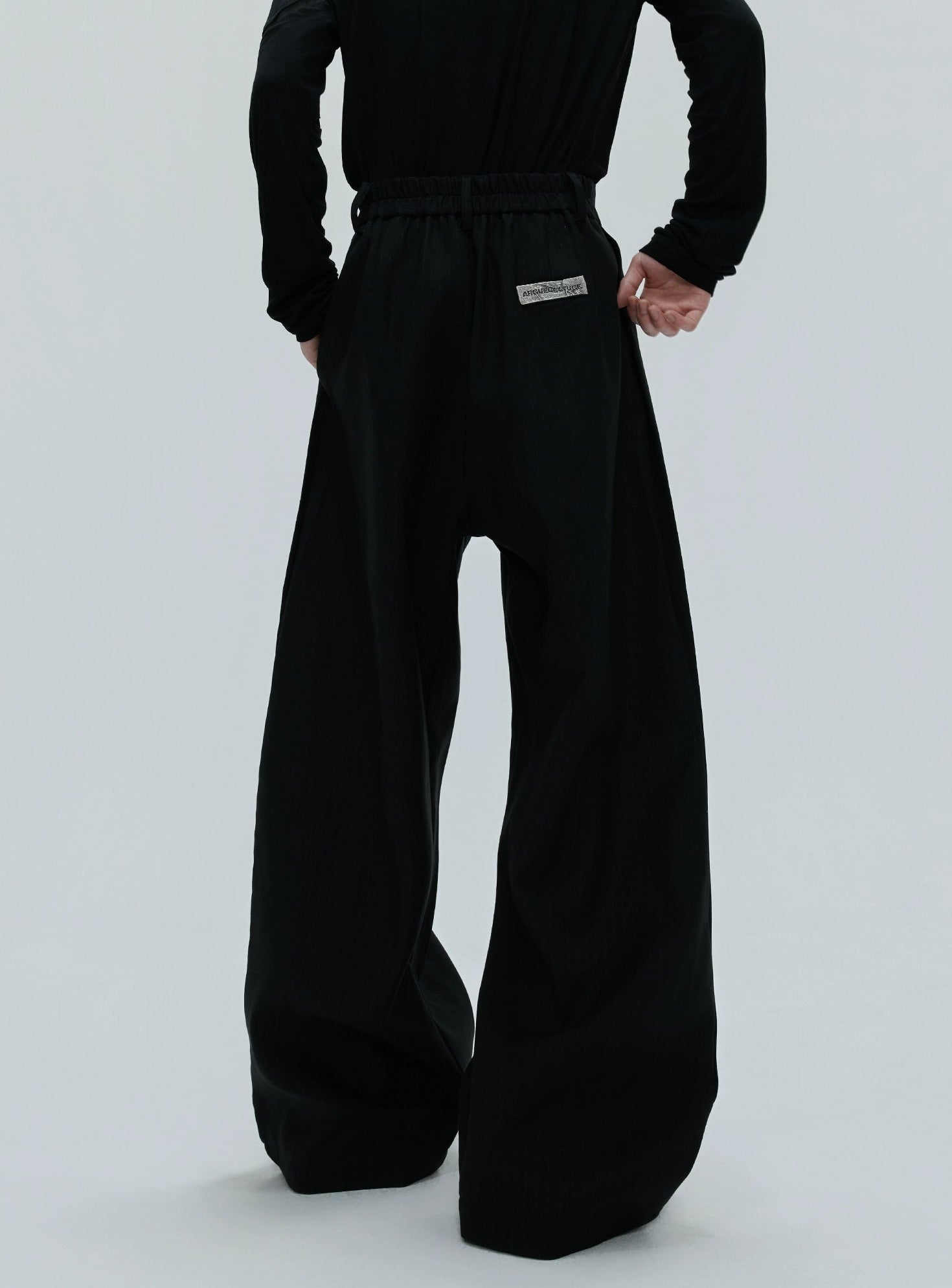 【25s Nov.】Shimmering Striped Fitted Blazer/Trousers