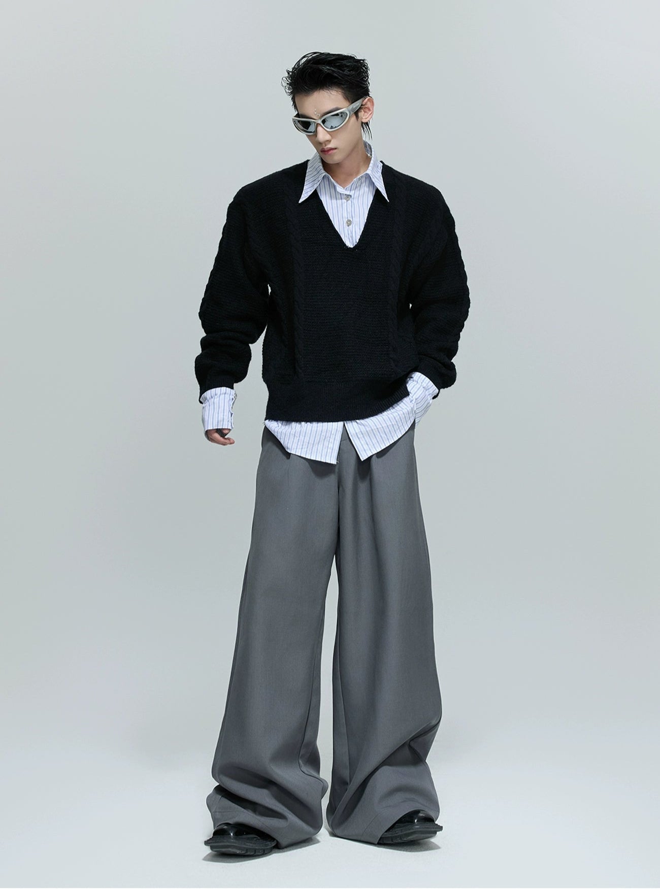 【25s Oct.】Shirt-paneled Button-down V-neck Sweater