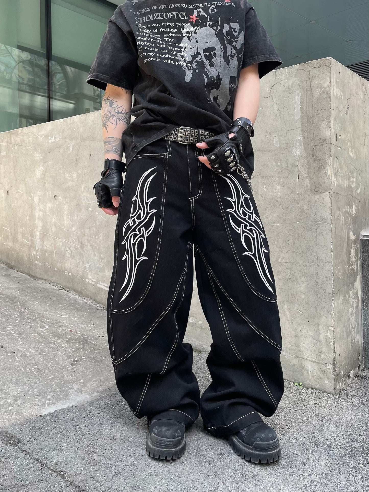 【25s Mar.】Straight Cut Embroidered Denim Pants