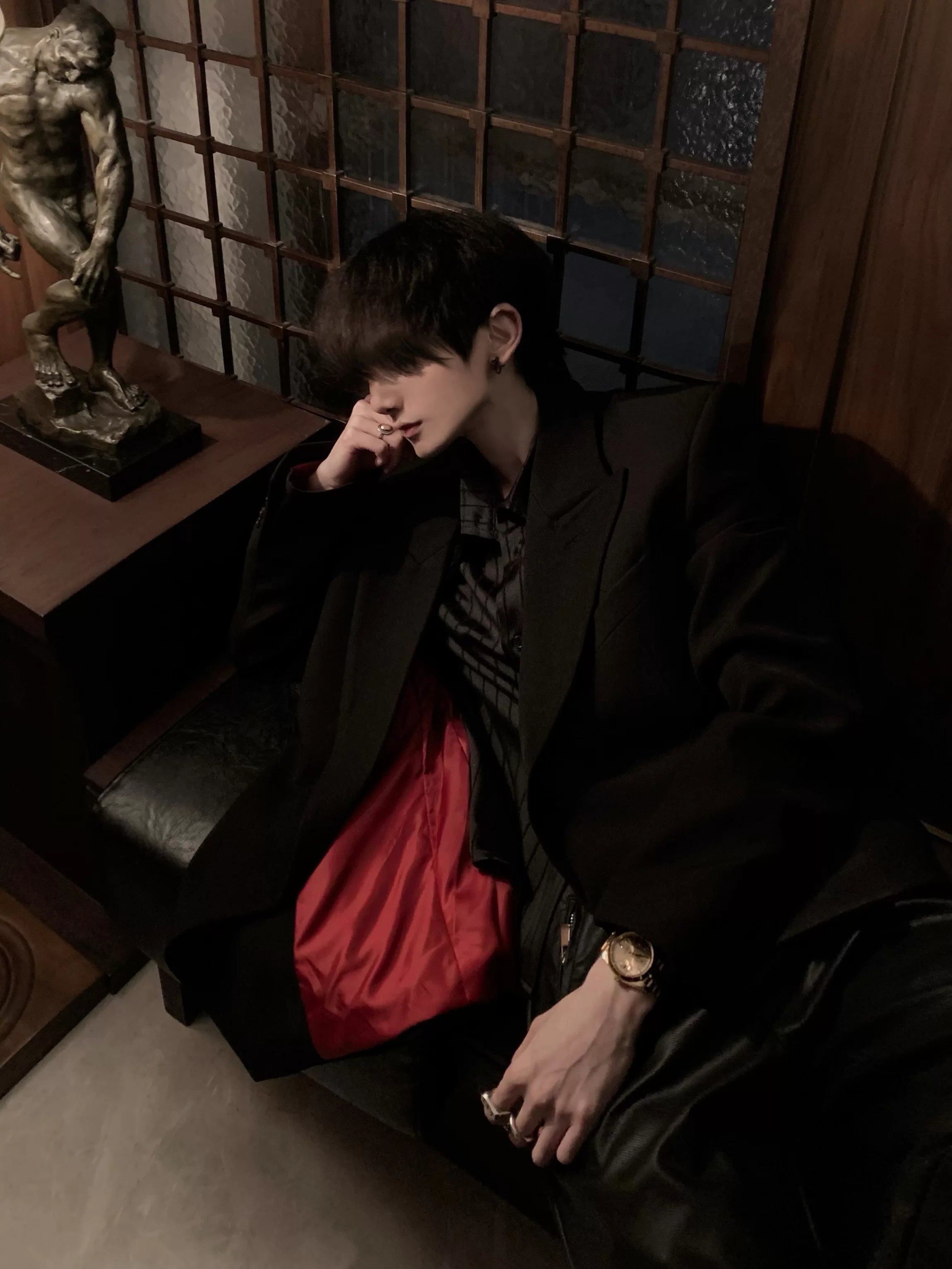 Red Lining Cinched Black Blazer