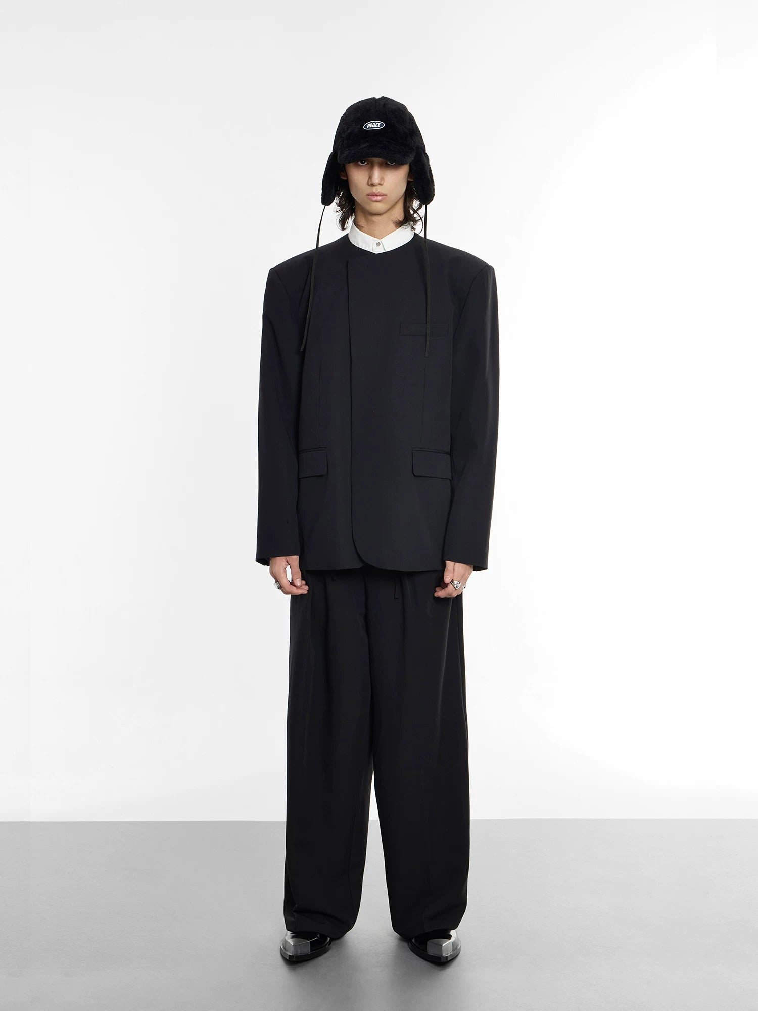Minimal Round Neck Blazer