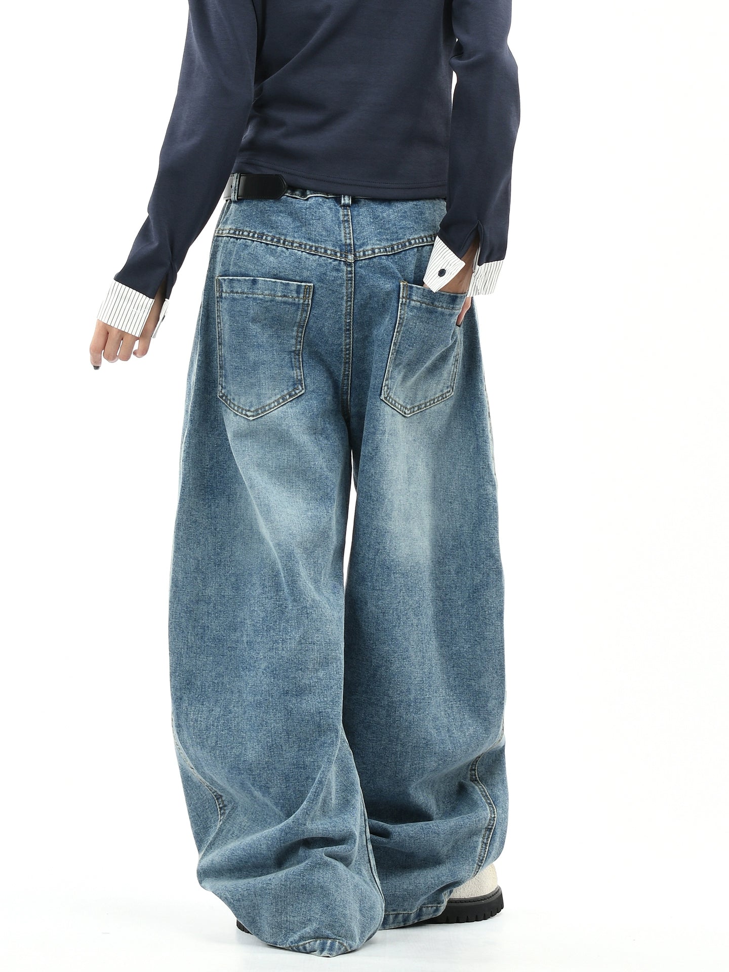 【25s Aug.】Letter Embroidered Washed Curved-Cut Jeans