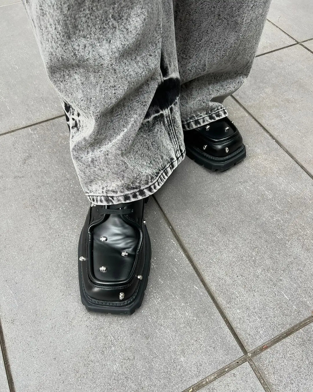 Skull Embellished Leather Shoes ArtsKoreanMan