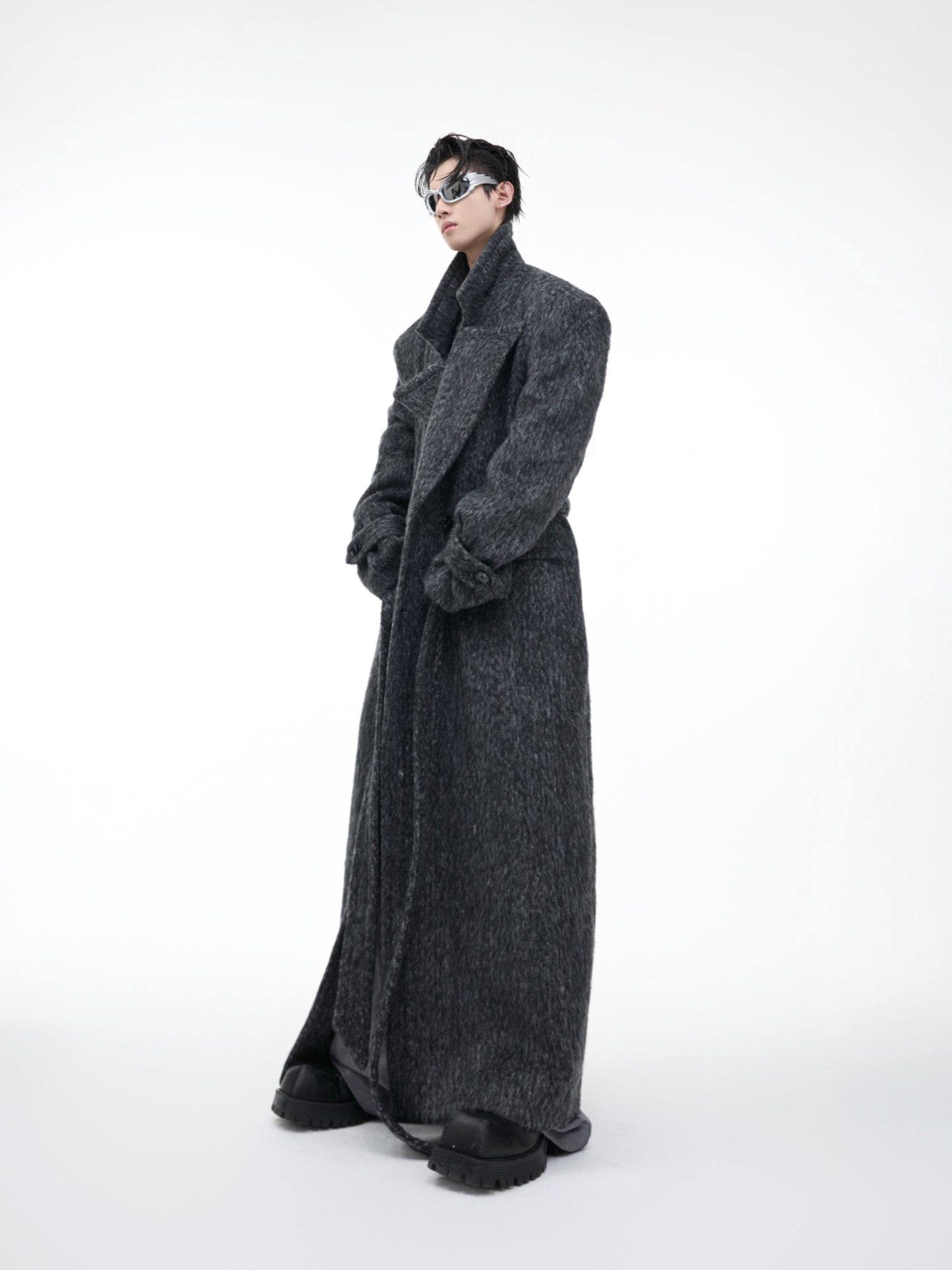 【24s Nov.】Niche Plush Silhouette Wide Shoulder Wool Coat