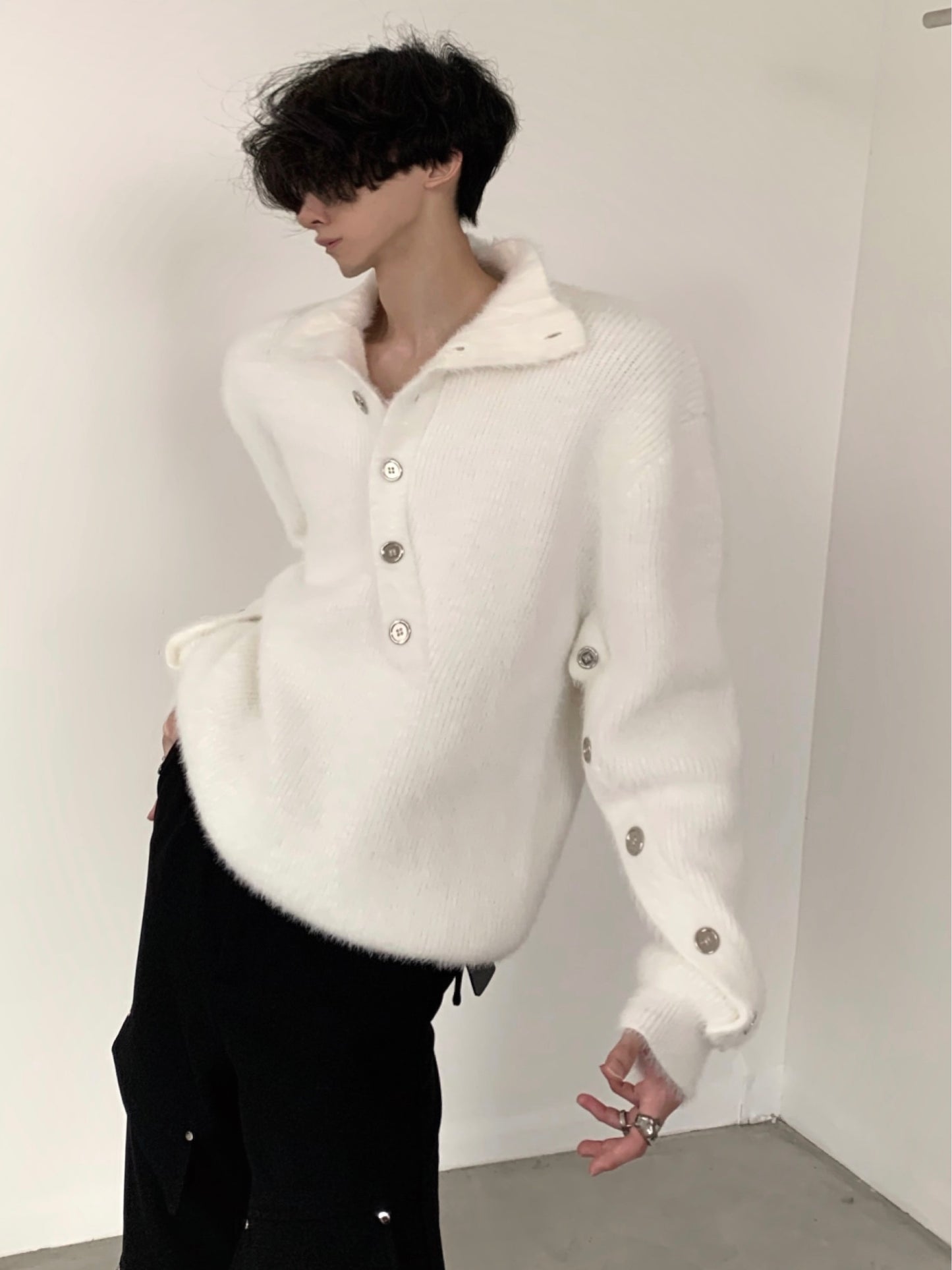 【23s December.】Curved Button Design Sweater