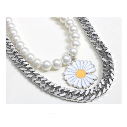 Double-Layer Daisy Necklace