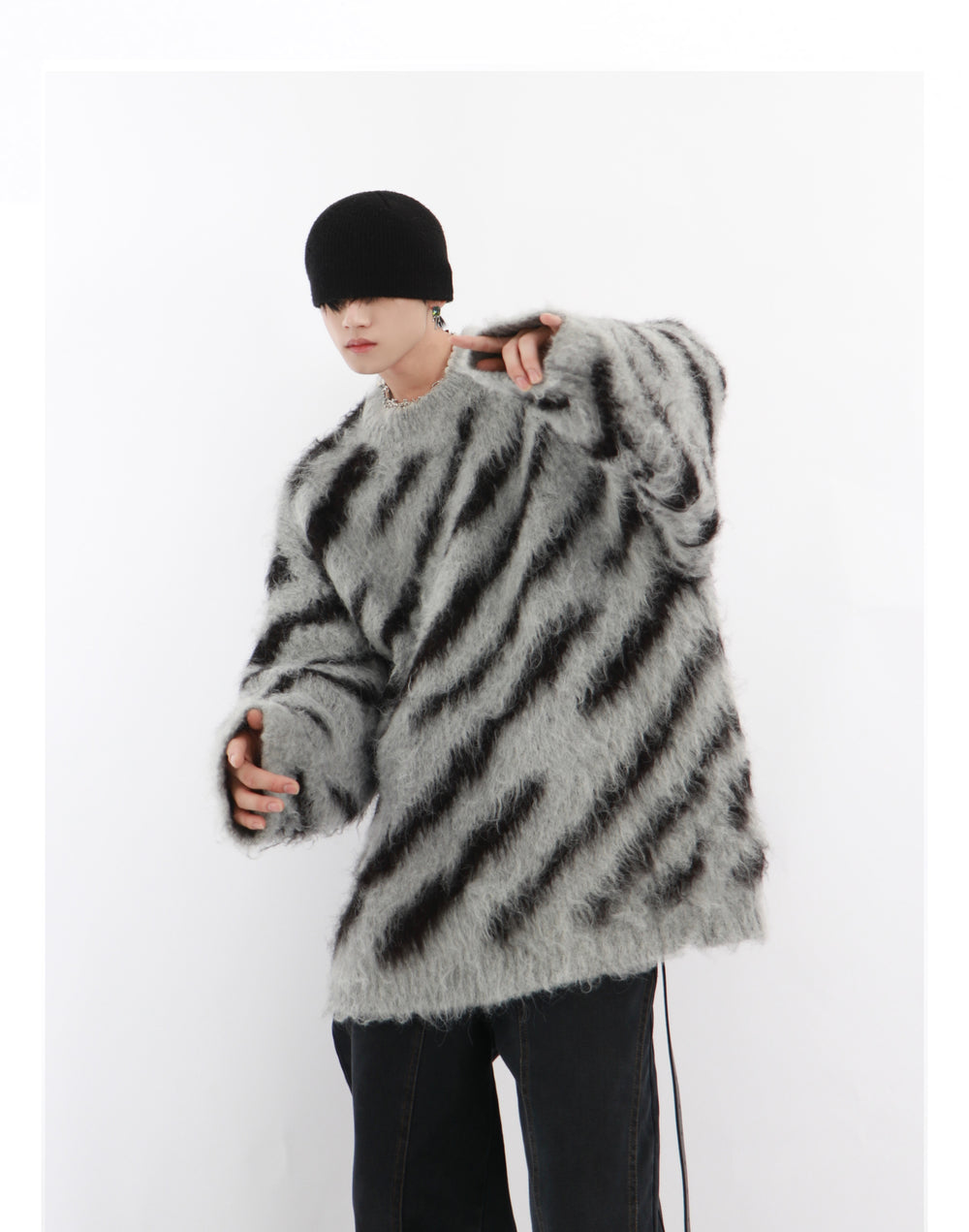 Irregular Contrast Color Crew Neck Sweater ArtsKoreanMan